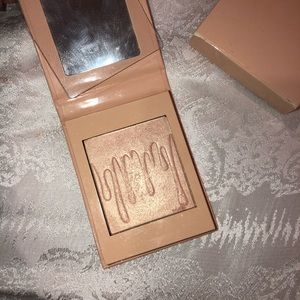 Kylie highlighter
